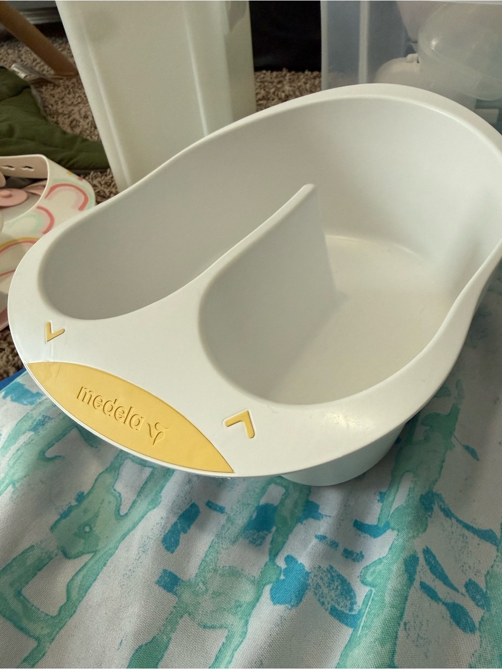 Medela White & Yellow Milk Bottle Collector for Fridge